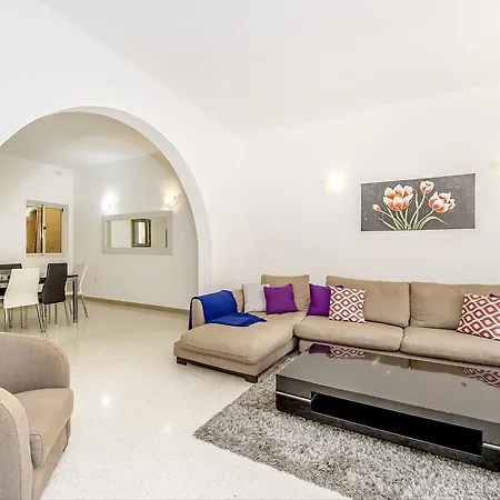 Private Bedrooms In Amazing Shared House Theoria Travel Pensión San Julián
