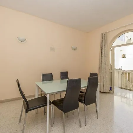 Guest house Private Bedrooms In Amazing Shared House Theoria Travel