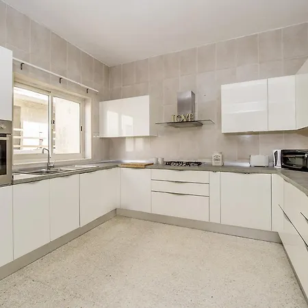 Guest house Private Bedrooms In Amazing Shared House Theoria Travel Saint Julian's