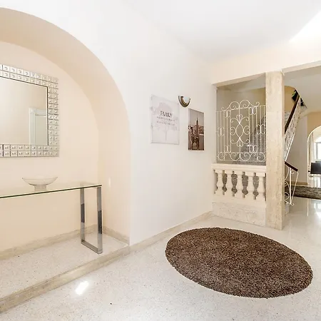 Guest house Private Bedrooms In Amazing Shared House Theoria Travel